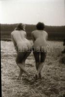 cca 1977 Mindenkinek van egy álma, szolidan erotikus felvételek, 15 db vintage negatív, 24x36 mm