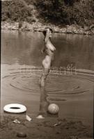 cca 1977 Mindenkinek van egy álma, szolidan erotikus felvételek, 15 db vintage negatív, 24x36 mm