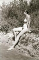 cca 1974 A fának döntött leány esete, szolidan erotikus felvételek, 11 db vintage negatív, 24x36 mm