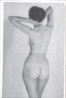 cca 1978 Nincs titkolni valójuk, szolidan erotikus felvételek, 9 db vintage fekete-fehér diapozitív,...