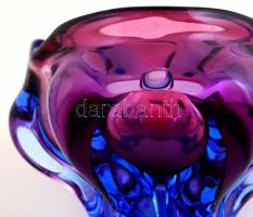 Anyagában színezett üveg hamutál, hibátlan, d: 14,5 cm, m: 11,5 cm