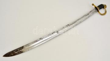 XIX. sz. Osztrák főnemesi kard. Császári címer és monogram gravírozva a pengébe. Rézborítású bőr hüv...