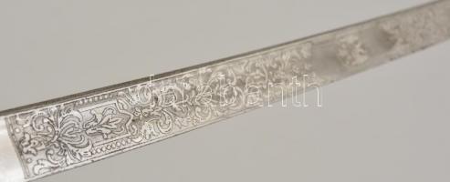 cca 1920 Szerb-Horvát-Szlovén Királyság tiszti díszkard. Gravírozott pengével, címerekkel. (Királysá...