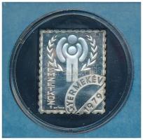 1979. Nemzetközi Gyermekév Ag bélyegérem eredeti ÁPV tokban (3,41g/0.835/27x22mm) T:PP tok sérült