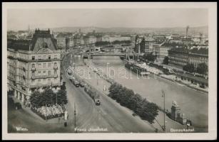 1936 A Hungária focicsapat tagjai, benne a magyar  válogatott tagjai és Bíró Sándor (1911-1988) álta...