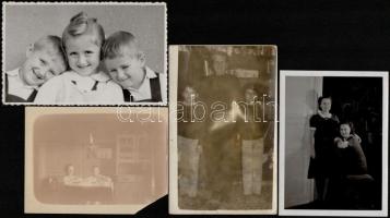 cca 1930-1960 Ikrek, 10 db fotó, régi és modern vegyesen, egy részük hátulján feliratozva, különböző...