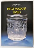 Varga Vera: Régi magyar üveg. Bp.,1989, Képzőművészeti kiadó. Kiadói papírkötés.