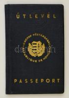 1949 Magyar köztársaság fényképes útlevele, 2 db 15 ft. illetékbélyeggel, csehszlovák és lengyel bejegyzésekkel, aranyozott vászonkötésben, a borítón Kossuth-címerrel