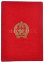 1954. "Kiváló Dolgozó" Rákosi-címeres zománcozott fém kitüntetés miniatűrrel dísztokban, v...