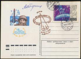 Valentyina Vlagyimirovna Tyereskova (1937- ) orosz űrhajós aláírása emlékborítékon /  Signature of Valentina Tereshkova (1937- ) Russian astronaut on envelope