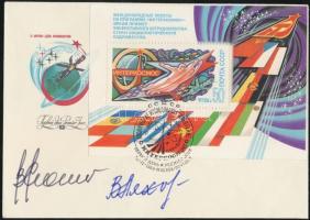Valerij Rjumin (1939- ) és Vlagyimir Ljahov (1941- ) űrhajósok aláírásai emlékborítékon /  Signatures of Valeriy Ryumin (1939- ) és Vladimir Lyahov (1941- ) Russian astronauts on envelope
