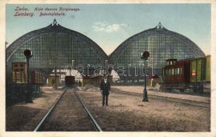 Lviv, Lwów, Lemberg; Hala dworca Kolejowego / Bahnhofstalle / railway station hall, wagons (EK)