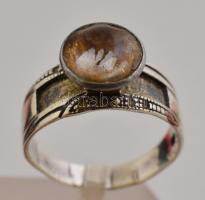 Ezüst(Ag) gyűrű, jelzett, fém kő foglalattal, méret: 66, bruttó: 5,6 g