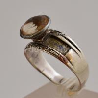 Ezüst(Ag) gyűrű, jelzett, fém kő foglalattal, méret: 66, bruttó: 5,6 g