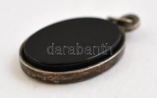 Ezüst(Ag) csillagos medál ónix kővel, jelzett, 2x1,5 cm, bruttó:1,8 g