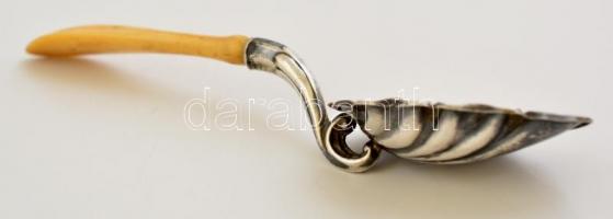 Antik ezüst(Ag) szószos kanál, csont nyéllel, jelzett, h: 18 cm, bruttó: 24 g