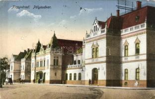 Nagyvárad, Oradea; Vasútállomás / railway station (kis szakadás / small tear)