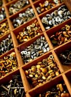 Több ezernyi óra felhúzó korona. Óra alkatrész