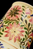 cca 1890 Fischer Ignácz Budapest, díszkorsó, kézzel festett, aranyozott porcelánfajansz, arany festé...