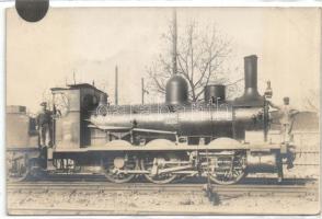 Mozdonyok képeslapgyűjtemény, 116 db régi lap albumban / Locomotives, 116 vintage postcards in album