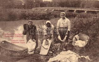 Pöstyén, Piestany; Pöstyéni alakok; mosóasszonyok. W.L. 878. / folklore, washing women (EK)