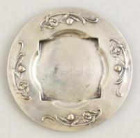 cca 1886 Kétfülő kézleöntő bögre, fém, monogrammal, jelzett, d: 10 cm + tálka, d: 16,5 cm