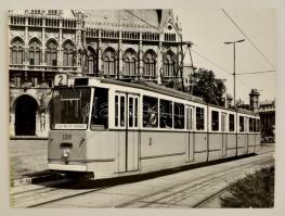 Budapest, a 2-es villamos vonalán közlekedő Ganz 1300-as típusú jármű, sajtófotó, 9x12 cm