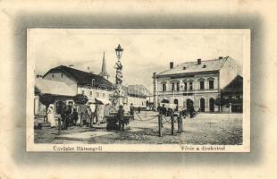 Hátszeg, Hateg; Főtér és díszkút, üzlet. W.L. Bp. 1703. / main square with fountain, shop (fa)
