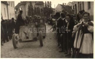 1940 Csíkszereda, Miercurea Ciuc; bevonulás, ünneplő tömeg, tank. Aladics okleveles mérnök felvétele / entry of the Hungarian troops, celebrating crowd, military tank. Original photo!