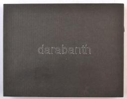 Éremtartó kazetta egy kivehető tálcával, összesen 24 férőhellyel, használt állapotban