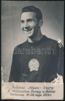 1953 Juhász István ökölvívó aláírása őt magát ábrázoló fotó hátulján