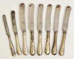 Monogramos ezüst nyelű kések (8 db), jelzett, mesterjeggyel , J.A. Henckrls Solingen pengékkel (7 db), h:20-24,5 cm