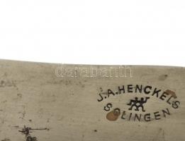 Monogramos ezüst nyelű kések (8 db), jelzett, mesterjeggyel , J.A. Henckrls Solingen pengékkel (7 db...