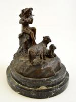 Jelzett furulyázó juhász, bronz, sérült márvány talapzaton, apró hibákkal, m:18 cm