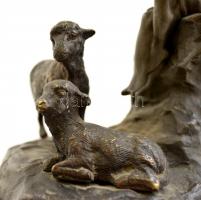 Jelzett furulyázó juhász, bronz, sérült márvány talapzaton, apró hibákkal, m:18 cm