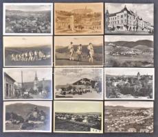 20 db RÉGI felvidéki képeslap jobb, érdekes lapokkal; Szomolány, Pelsőc... stb / 20 pre-1945 Slovakian town-view postcards with interesting pieces; Plesivec, Smolenice... etc.