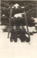 Ótátrafüred, Alt Schmecks, Stary Smokovec (Tátra); síelő lányok télen / skiing girls in winter. Foto Sport, photo