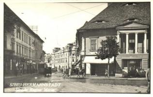 1939 Nagyszeben, Hermannstadt, Sibiu; Mária királyné út, Transsylvania szálló, villamos, bank, üzletek / street view with tram, hotel and shops, photo