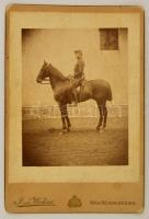 cca 1900 Osztrák-magyar lovaskatona portréja, J. von Wichera,Mährisch-Weißkirchen, keményhátú fotó, 16x11 cm.