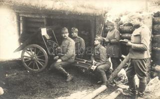 Hegyi ágyú a magaslati lövészárokban / WWI Austro-Hungarian K.u.K. mountain troop soldiers with cannon. photo