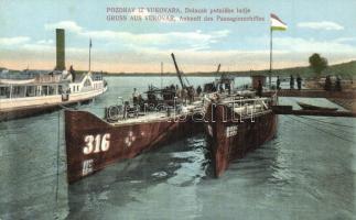 Vukorvár, DDSG álló uszályok, Habsburg oldalkerekes személyszállító gőzhajó, magyar zászló / barges and steamship with Hungarian flag