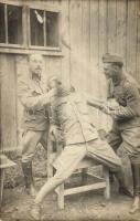 Osztrák-magyar tábori fogászat, foghúzás / WWI Austro-Hungarian K.u.K. military field dentist, humor. photo (EK)