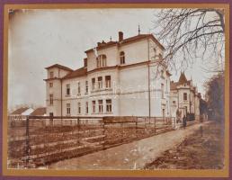 cca 1910 Nagyvárad, Seregély villa, Rulikovszky út, kartonra kasírozva, hátoldalán feliratozva, kopásnyomokkal, 17x22 cm