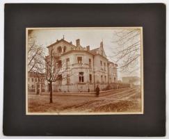 cca 1910 Nagyvárad, Seregély villa, Rulikovszky út, kartonra kasírozva, javított kartonnal, 16x22 cm
