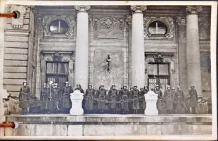 1933 Budapest I. M. kir. Honvéd Ludovika Akadémia I. főcsoport I. üteg. Udvarlaki őrség 12 fényképen...