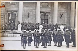 1933 Budapest I. M. kir. Honvéd Ludovika Akadémia I. főcsoport I. üteg. Udvarlaki őrség 12 fényképen...