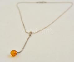 Ezüst(Ag) lánc, borostyán dísszel, jelzett, h: 40 cm, bruttó: 2,9 g