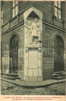 Eperjes, Presov; Caraffa által 1687-ben kivégeztetett vértanúk emléktáblája az ágostai hitvallású evangélikus kollégium észak-nyugati sarkán. Divald K. fia / martyrs monument (EK)