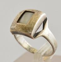 Ezüst(Ag) gyűrű kővel, jelzett, méret: 56, bruttó: 5 g