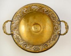 Ornamentikus mintával díszített fém kínálótál, d: 23 cm, m: 8,5 cm